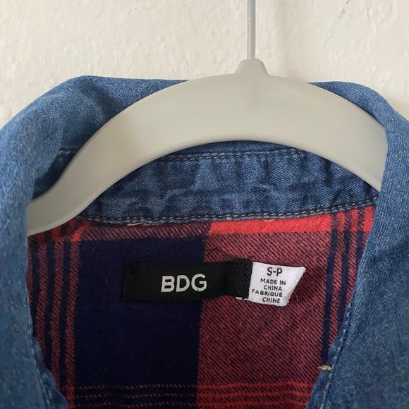 BDG Womens Shirt Denim Flannel Plaid Size S Button Down Pocket Casual Blue Top - Picture 4 of 11
